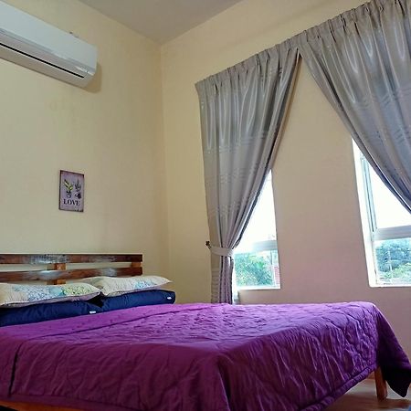 Topville Homestay Kangar Eksteriør bilde