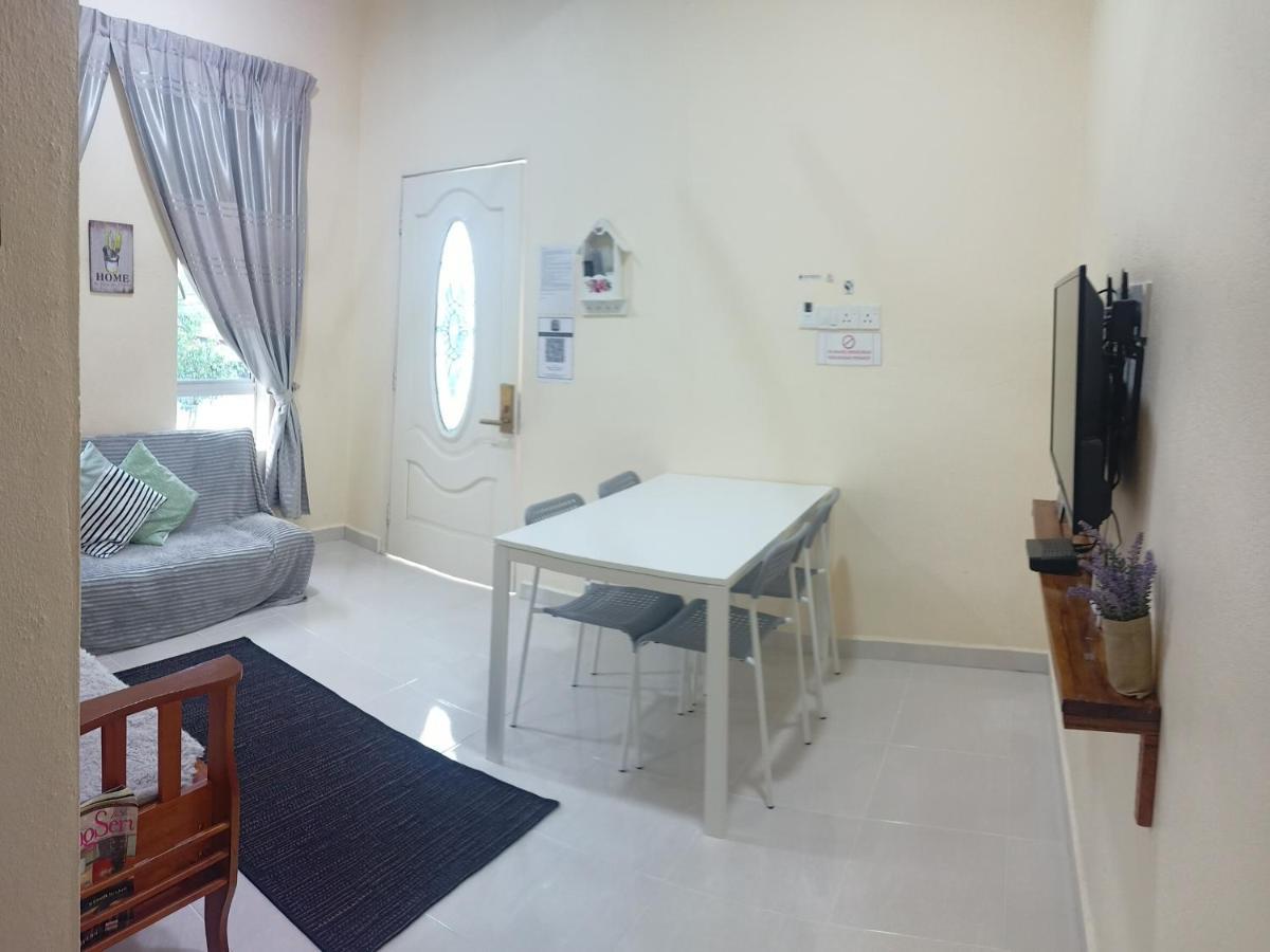 Topville Homestay Kangar Eksteriør bilde